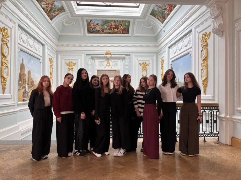 24.09.2025 г. студенты 46 группы посетили Тверскую областную картинную галерею.