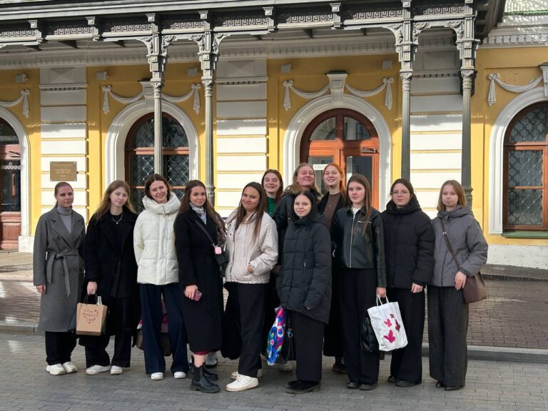 Экскурсия в прошлое: студенты нашего колледжа в Путевом дворце!