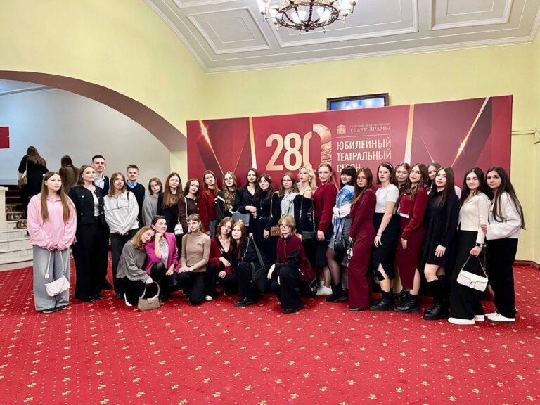 16 октября студенты 18-й, 24-й группы вместе с преподавателями Сидоровой Е.И., Бондаренко В.А. посетили Тверской академический театр драмы, где провели незабываемые часы за просмотром спектакля «Пиковая дама»